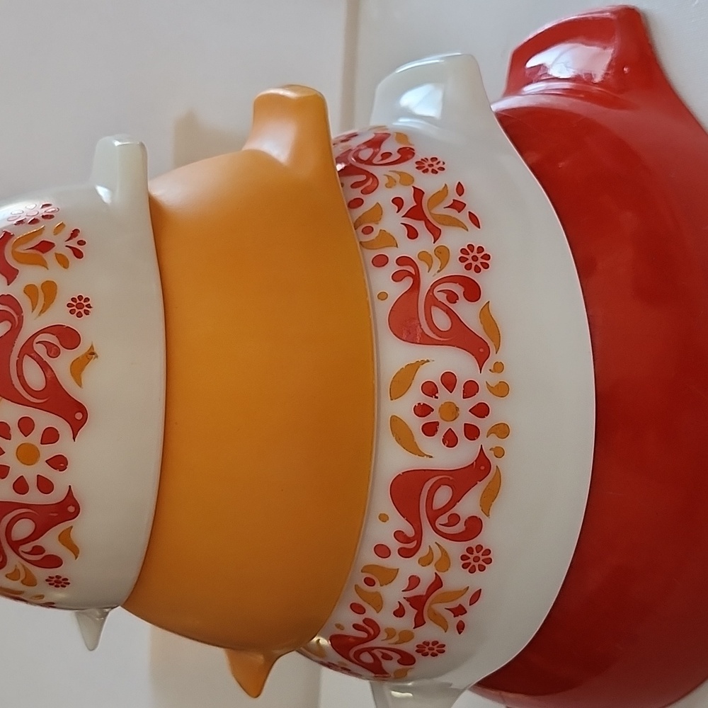 Vintage Pyrex  Friendship Pattern Cinderella Bowl Set Of 4